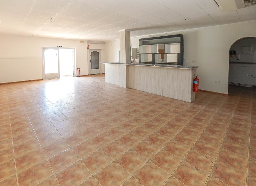 Resale - Commercial - La Marina - Urb. La Marina