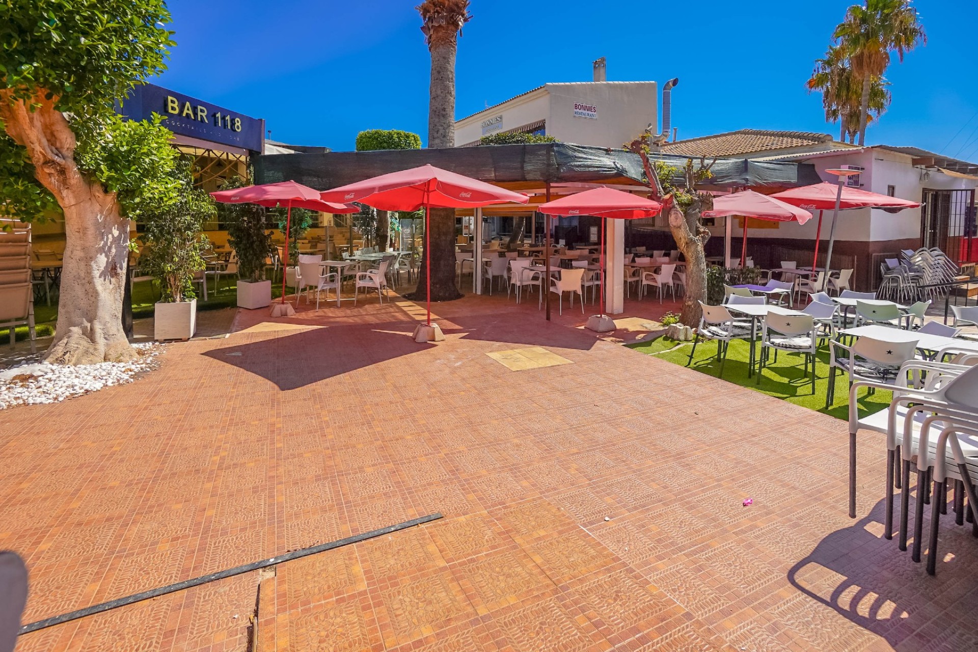 Resale - Commercial - La Marina - Urb. La Marina