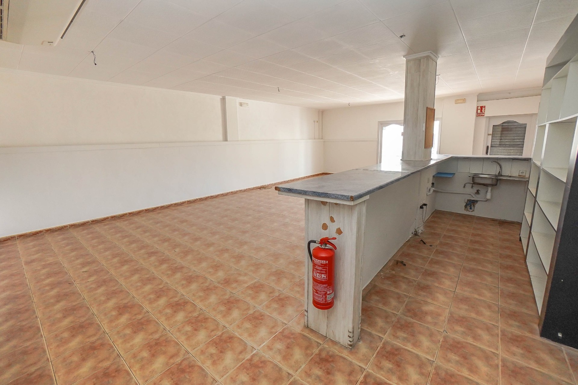 Resale - Commercial - La Marina - Urb. La Marina