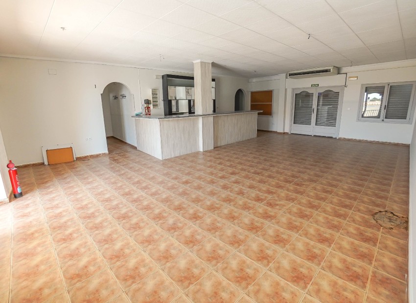 Resale - Commercial - La Marina - Urb. La Marina