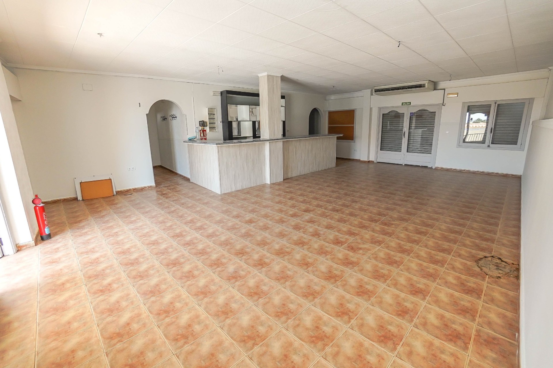 Resale - Commercial - La Marina - Urb. La Marina