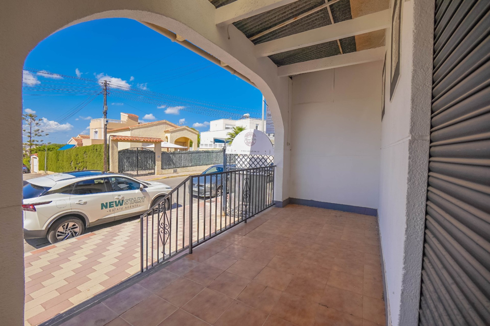 Resale - Commercial - La Marina - Urb. La Marina