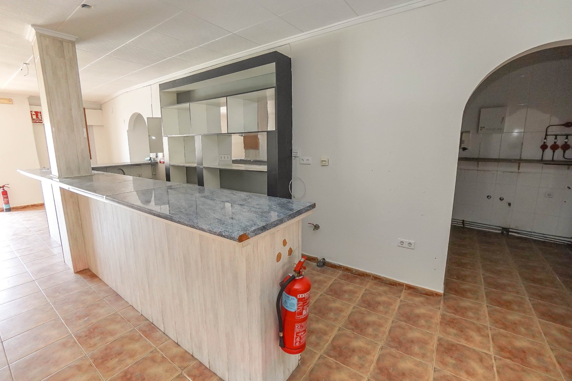 Resale - Commercial - La Marina - Urb. La Marina