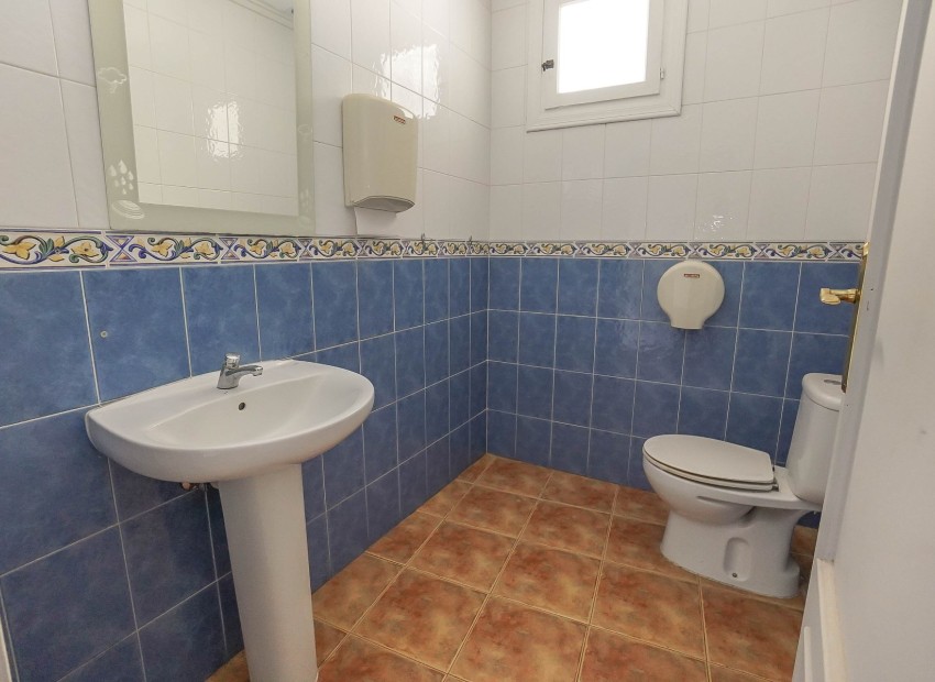 Resale - Commercial - La Marina - Urb. La Marina