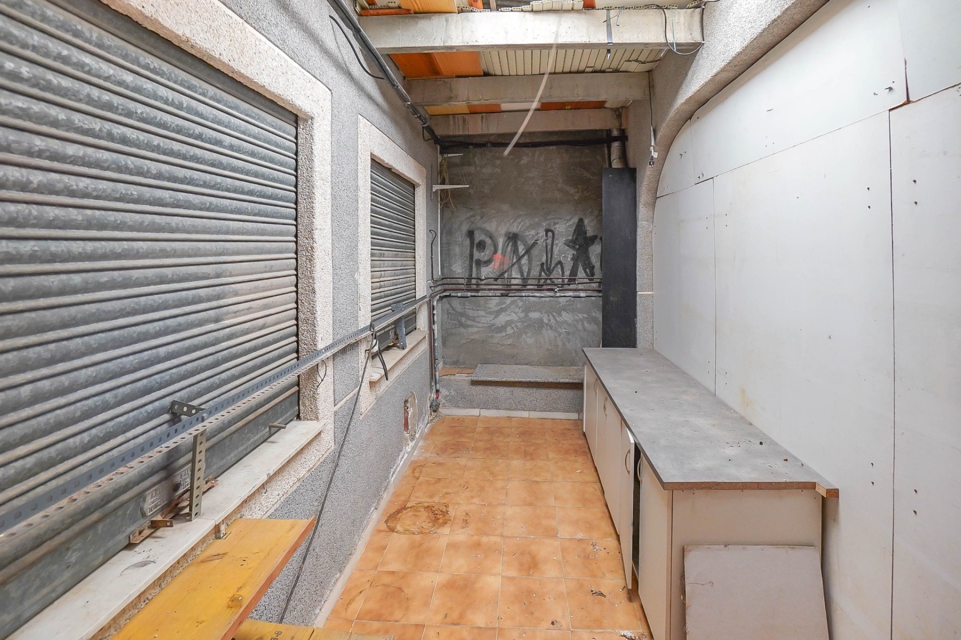Resale - Commercial - La Marina - Urb. La Marina