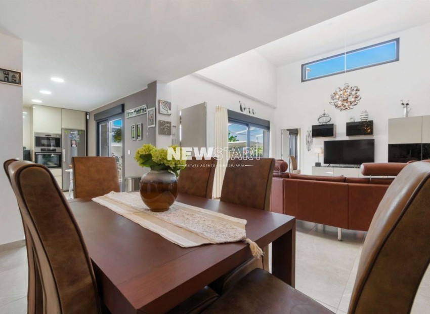 Resale - Detached - Daya Nueva