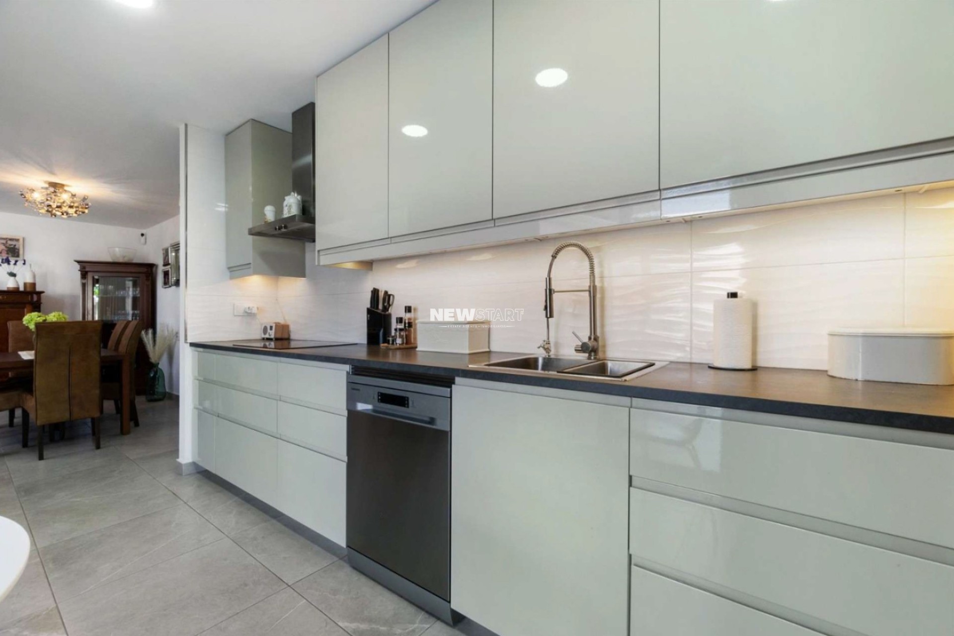 Resale - Detached - Daya Nueva