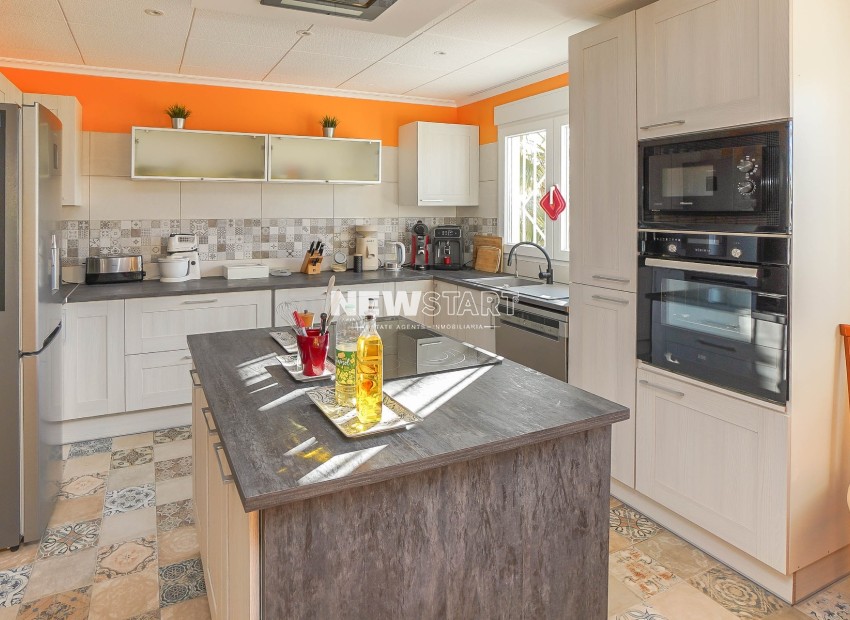 Resale - Detached - La Marina - Urb. El Oasis