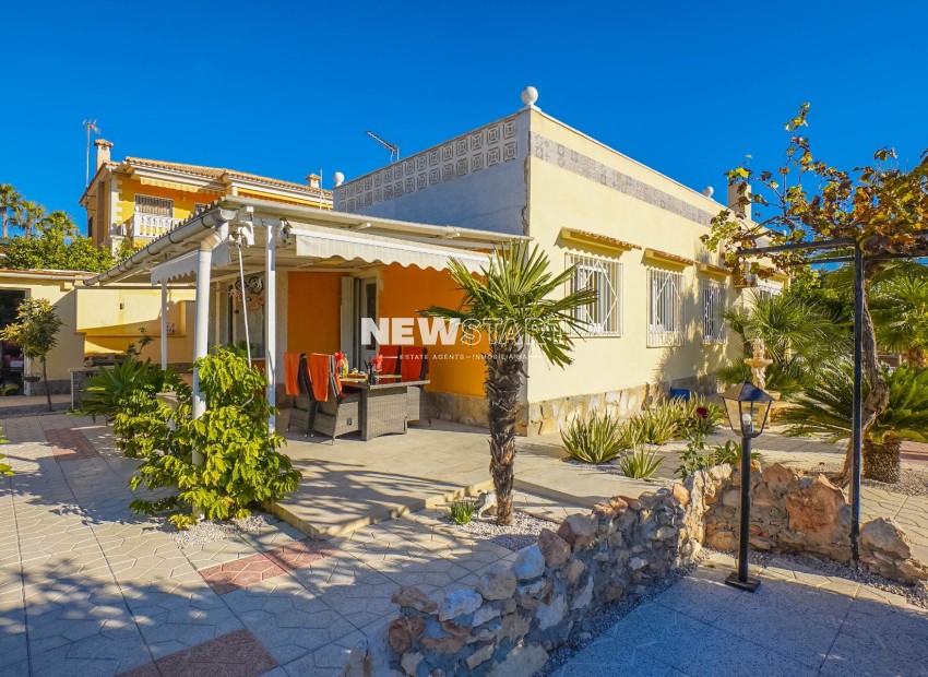 Resale - Detached - La Marina - Urb. El Oasis