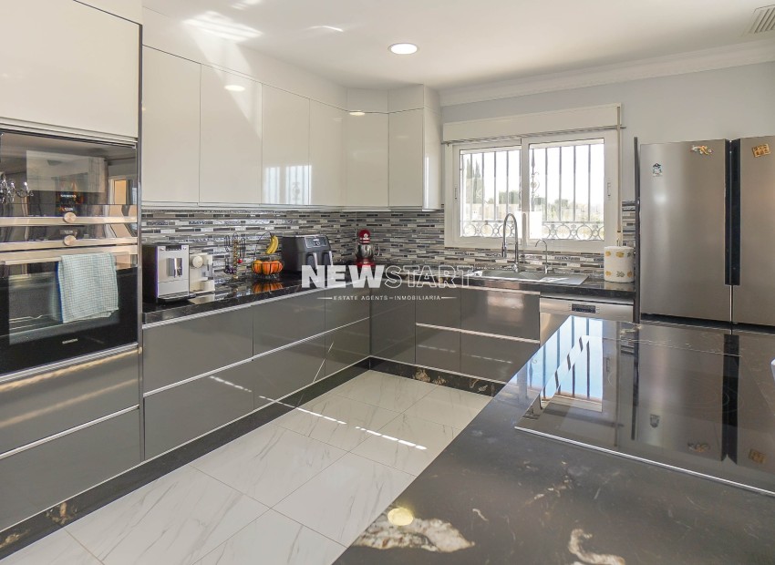 Resale - Detached - La Marina - Urb. La Escuera