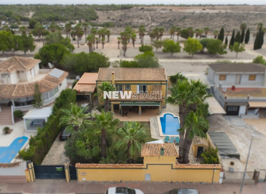 Resale - Detached - La Marina - Urb. La Escuera