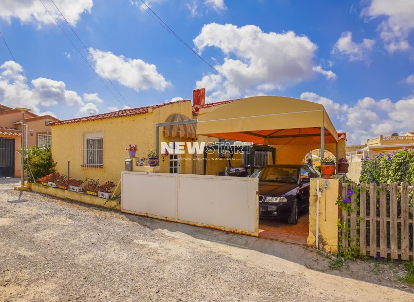 Resale - Detached - La Marina - Urb. La Marina