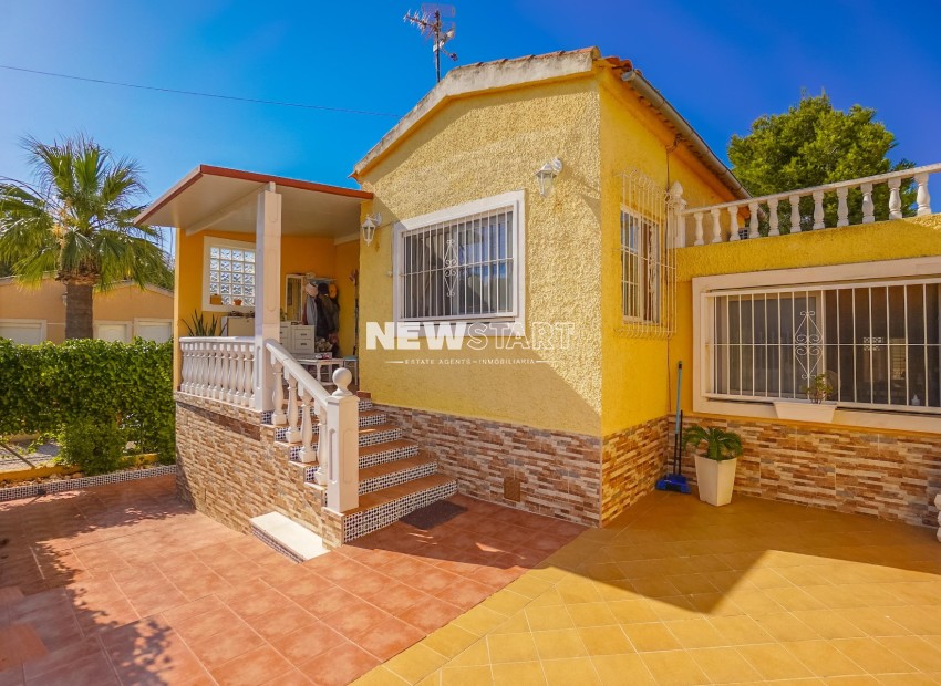 Resale - Detached - La Marina - Urb. La Marina