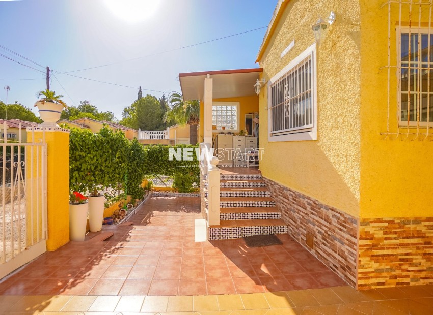 Resale - Detached - La Marina - Urb. La Marina