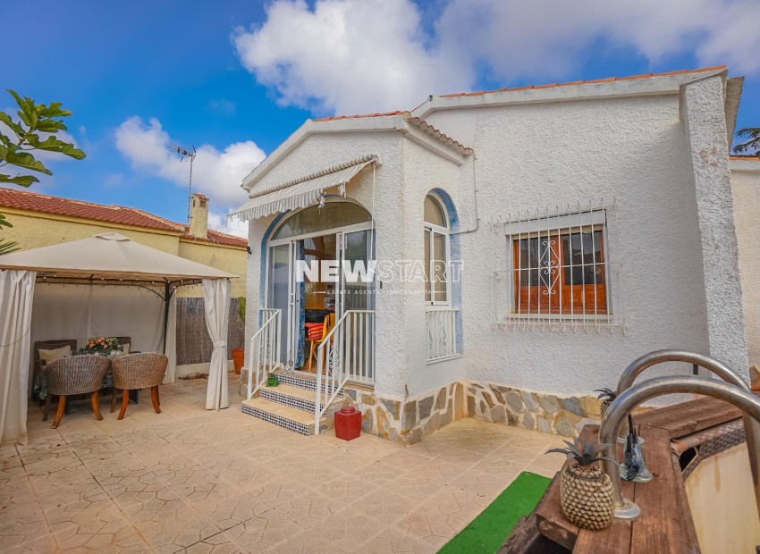 Resale - Detached - La Marina - Urb. La Marina