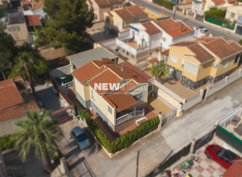 Resale - Detached - La Marina - Urb. La Marina