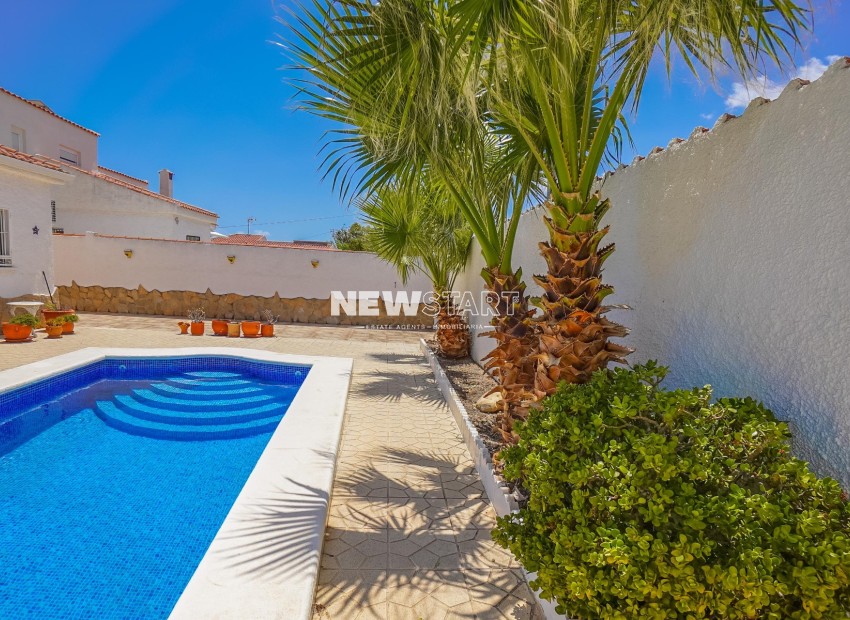 Resale - Detached - La Marina - Urb. La Marina