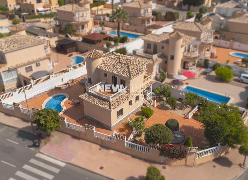 Resale - Detached - La Marina - Urb. La Marina