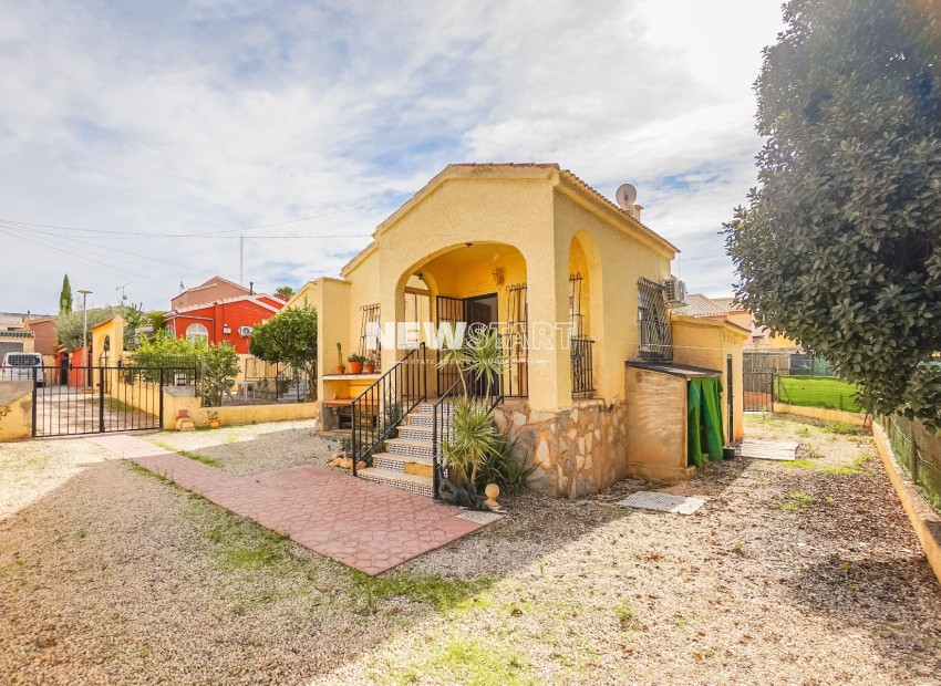 Resale - Detached - La Marina - Urb. La Marina