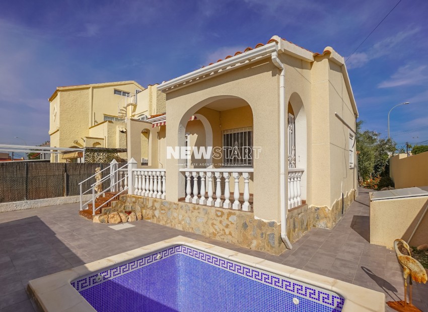 Resale - Detached - La Marina - Urb. La Marina