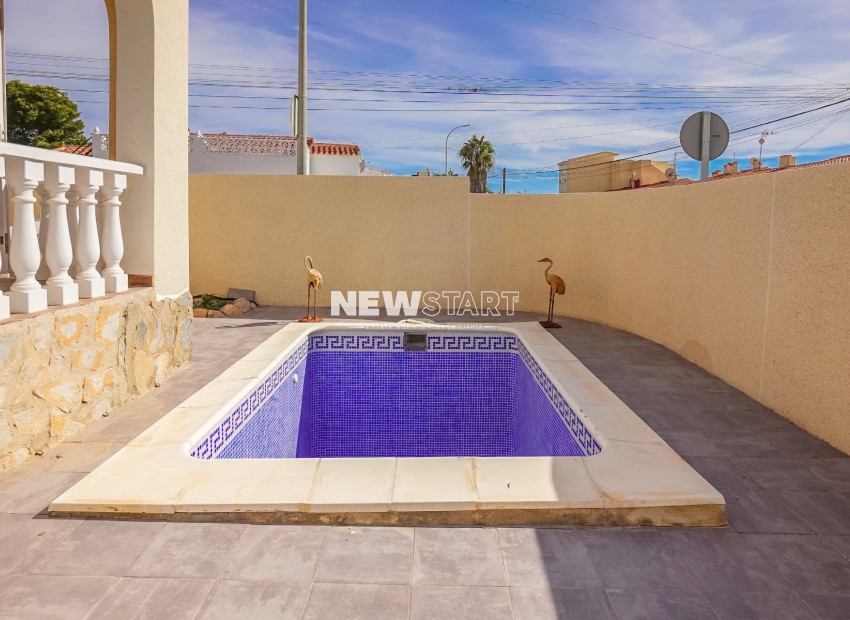 Resale - Detached - La Marina - Urb. La Marina