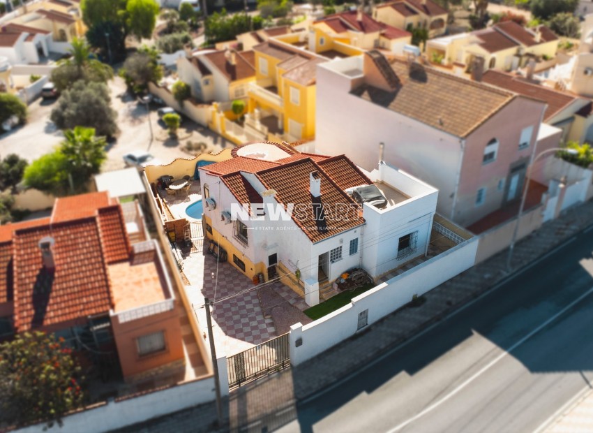 Resale - Detached - La Marina - Urb. La Marina