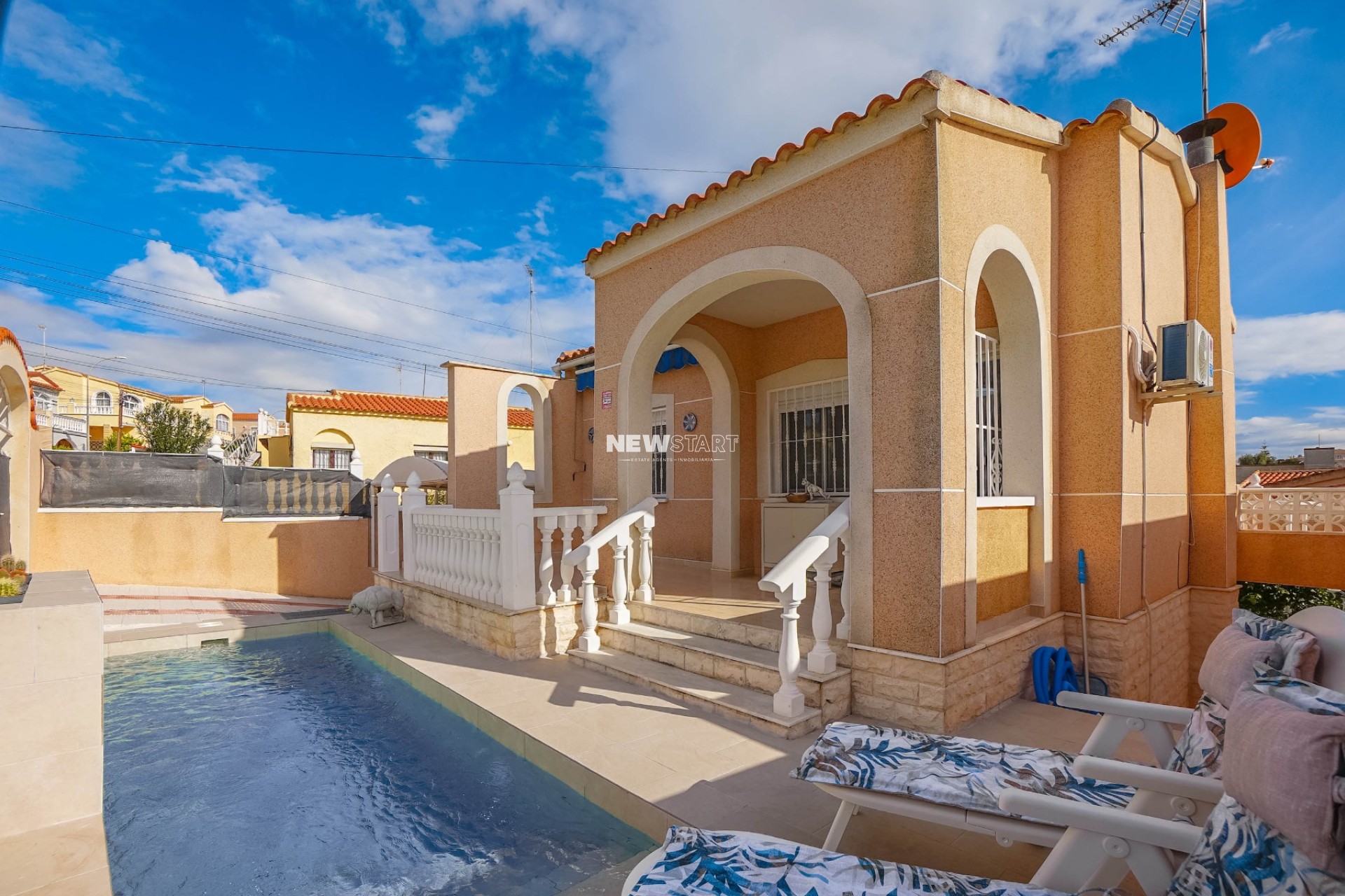 Resale - Detached - La Marina - Urb. La Marina