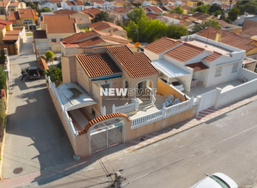 Resale - Detached - La Marina - Urb. La Marina