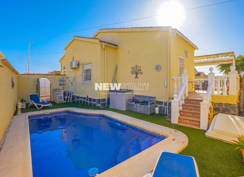 Resale - Detached - La Marina - Urb. La Marina