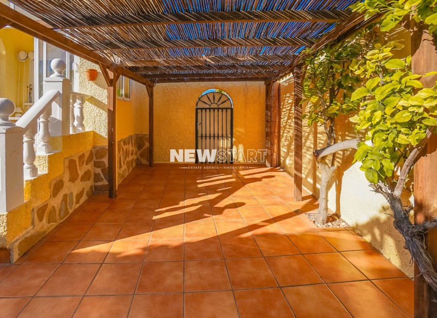 Resale - Detached - La Marina - Urb. La Marina