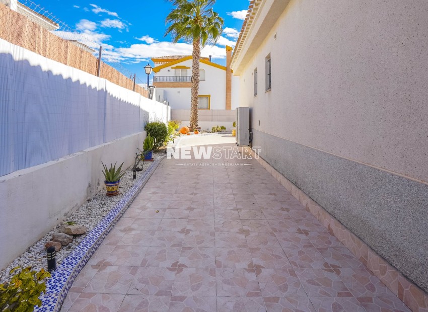 Resale - Detached - La Marina - Urb. La Marina