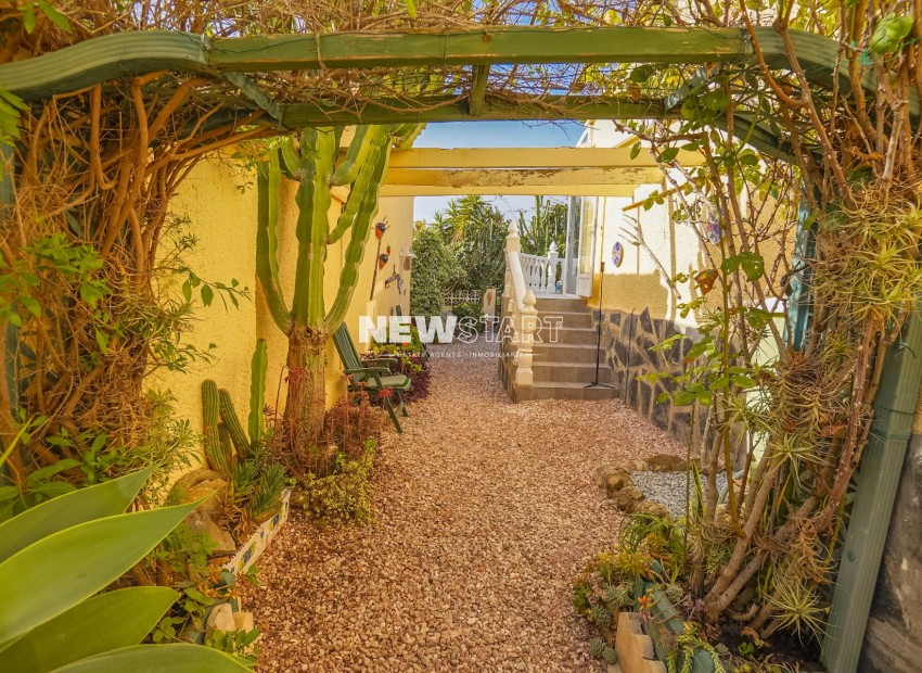 Resale - Detached - La Marina - Urb. La Marina