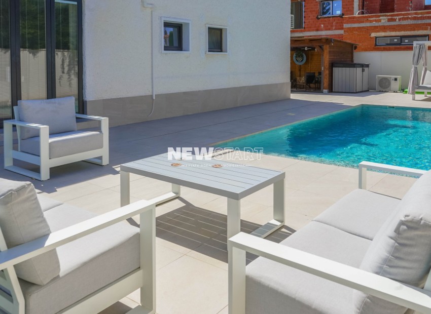 Resale - Detached - La Marina - Urb. La Marina