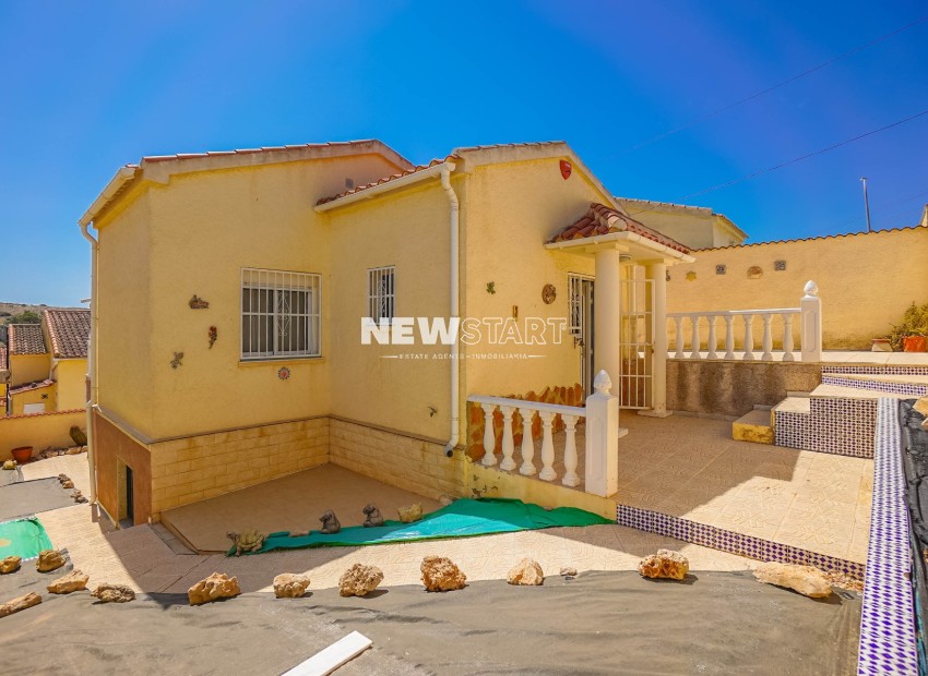 Resale - Detached - La Marina - Urb. La Marina