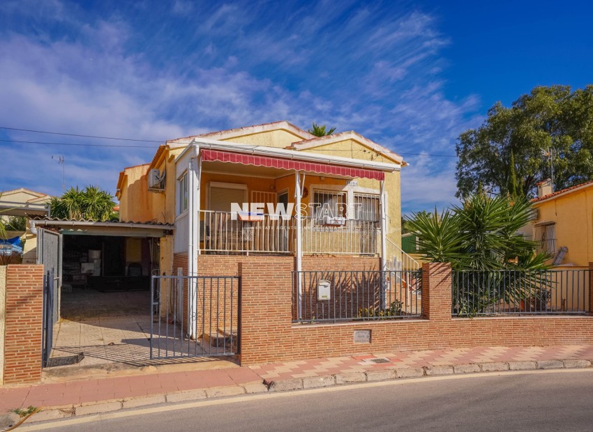Resale - Detached - La Marina - Urb. La Marina
