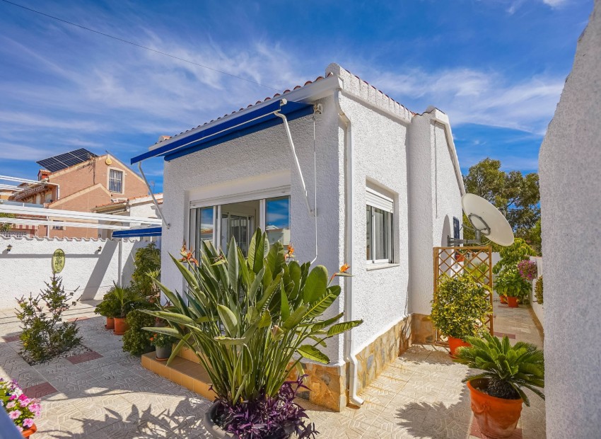Resale - Detached - La Marina - Urb. La Marina