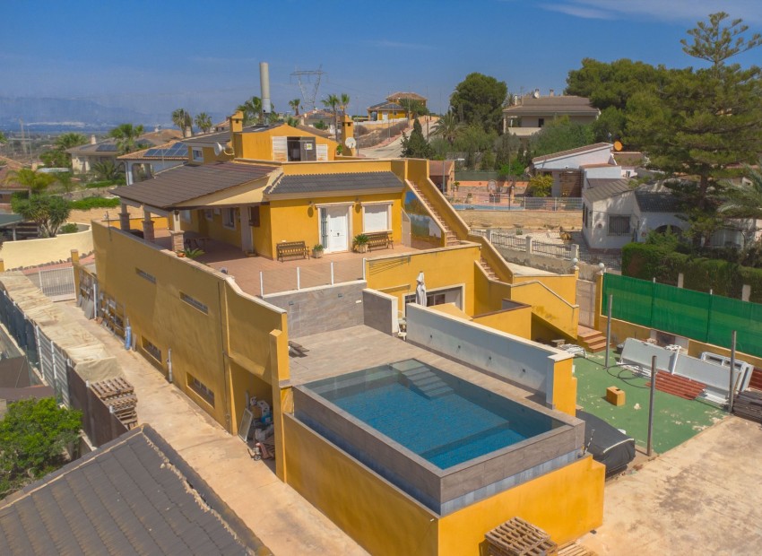 Resale - Detached Villa - La Marina - Urb. El Oasis