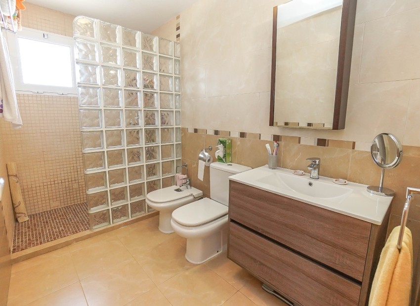 Resale - Detached Villa - La Marina - Urb. El Oasis