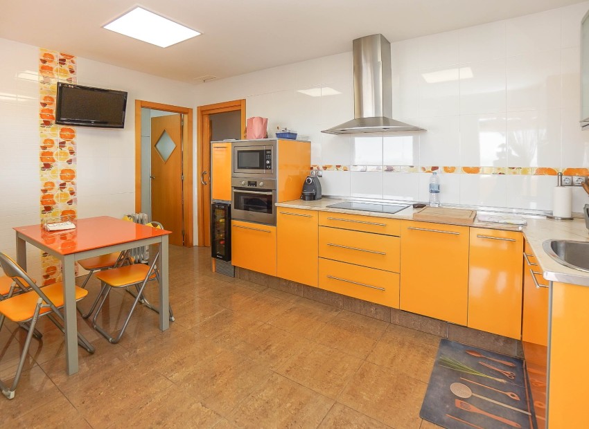 Resale - Detached Villa - La Marina - Urb. El Oasis