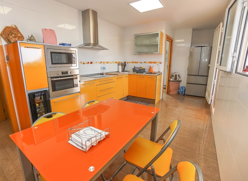 Resale - Detached Villa - La Marina - Urb. El Oasis