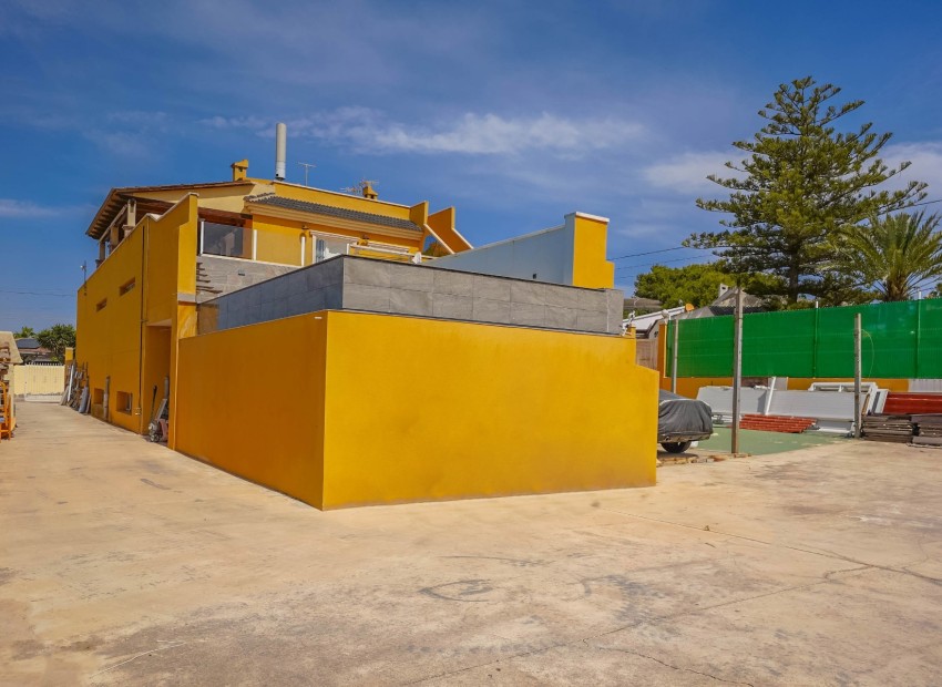 Resale - Detached Villa - La Marina - Urb. El Oasis