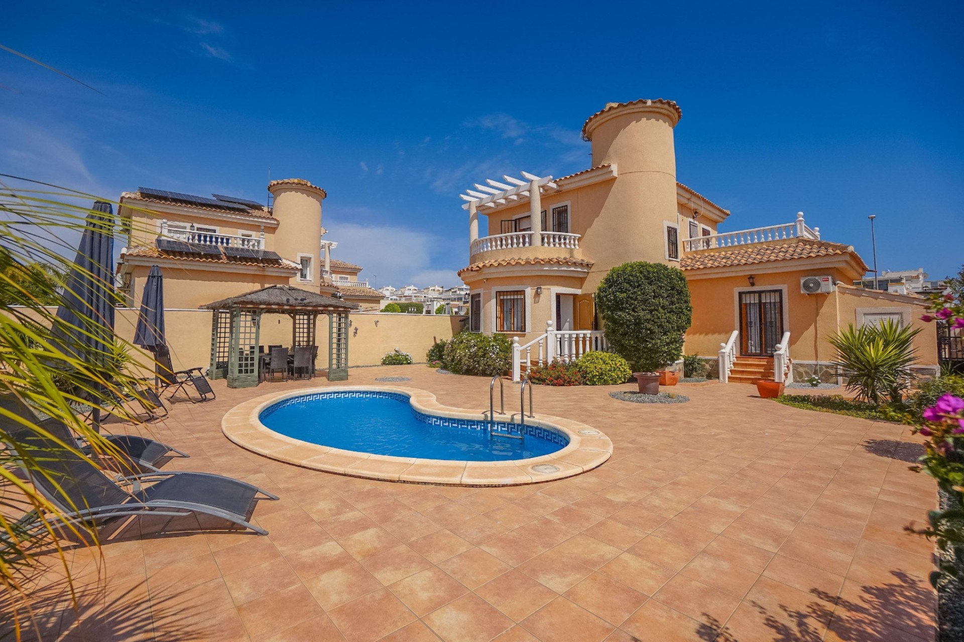 Resale - Detached Villa - La Marina - Urb. La Marina