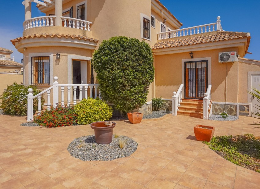 Resale - Detached Villa - La Marina - Urb. La Marina