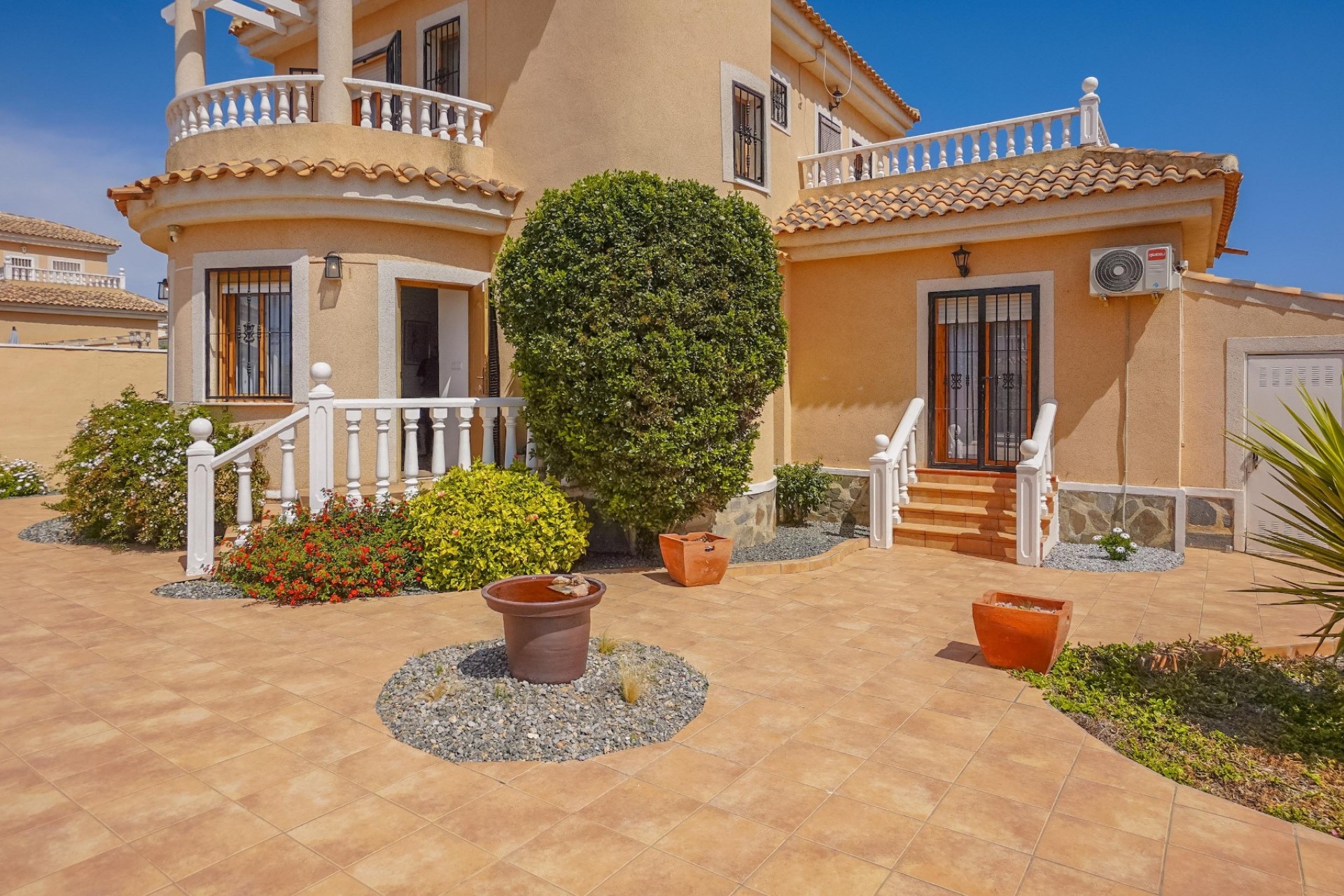Resale - Detached Villa - La Marina - Urb. La Marina