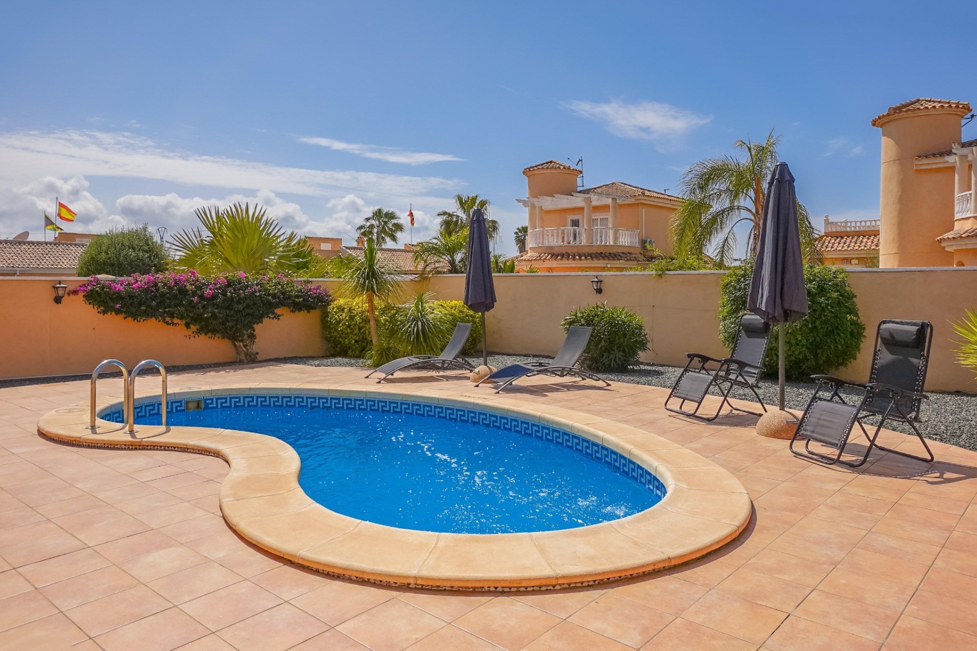 Resale - Detached Villa - La Marina - Urb. La Marina
