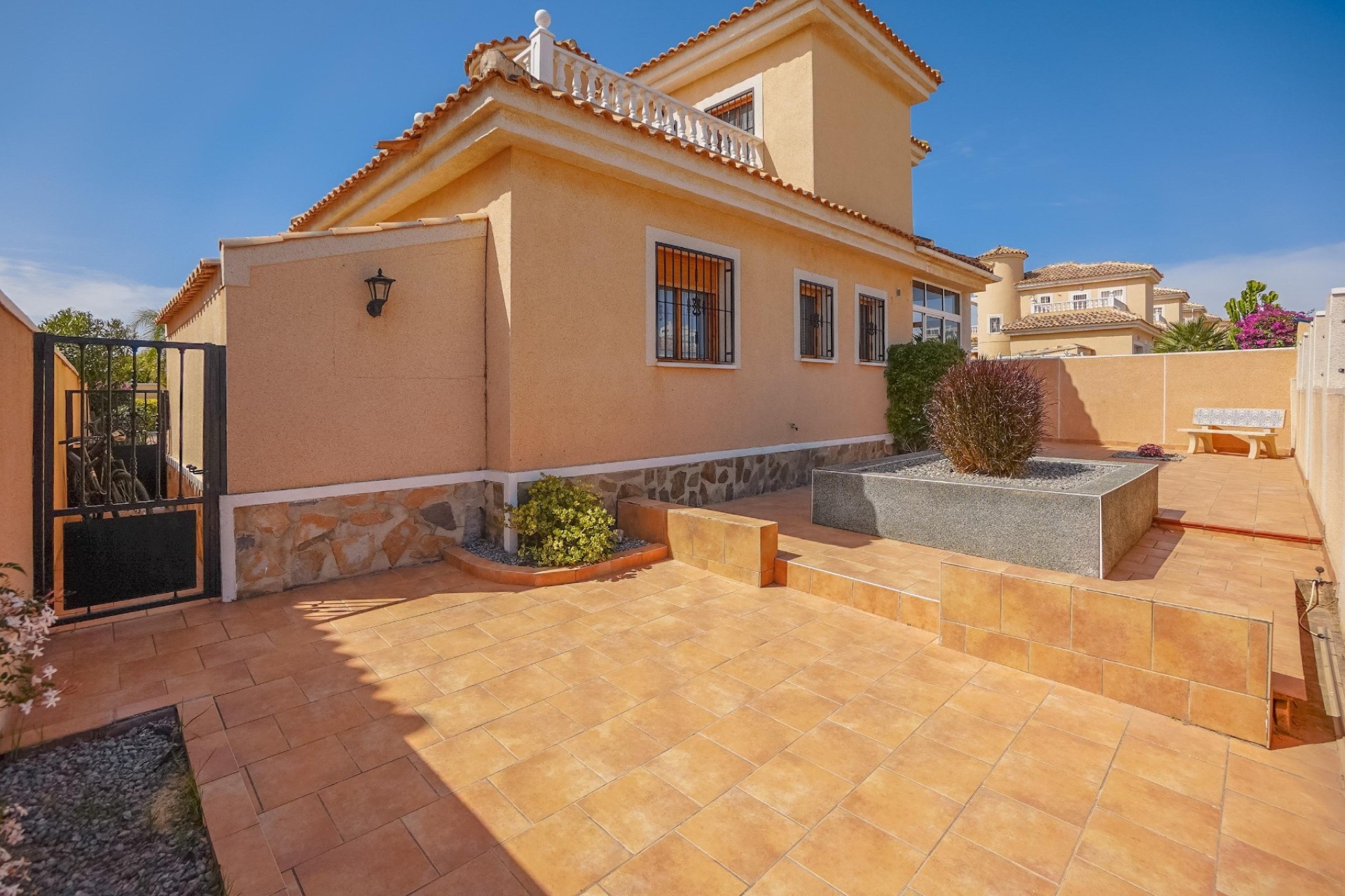 Resale - Detached Villa - La Marina - Urb. La Marina