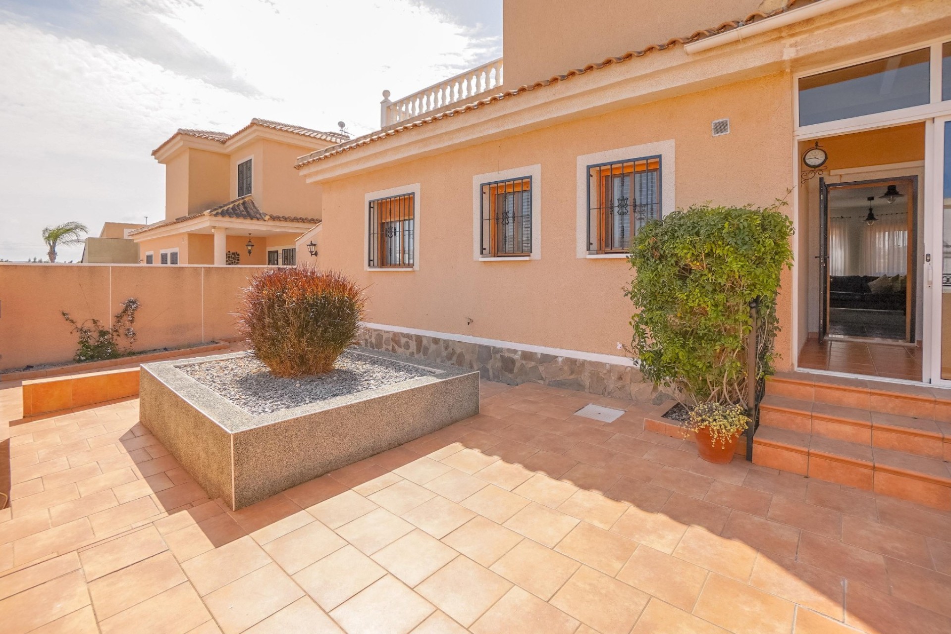 Resale - Detached Villa - La Marina - Urb. La Marina