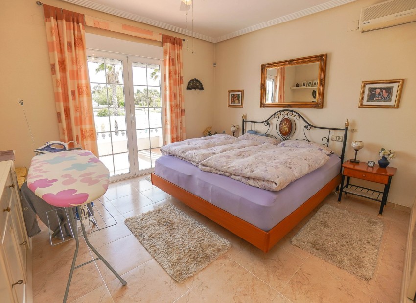 Resale - Detached Villa - La Marina - Urb. La Marina