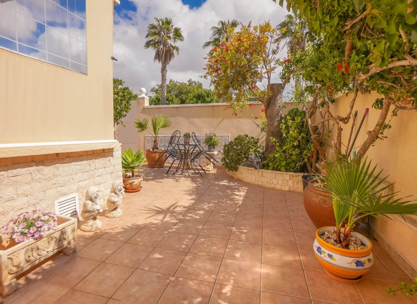 Resale - Detached Villa - La Marina - Urb. La Marina