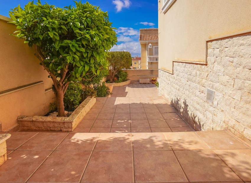 Resale - Detached Villa - La Marina - Urb. La Marina